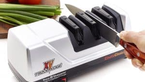 Los mejores afiladores de cuchillos eléctricos [seguridad en la cocina 🔪]